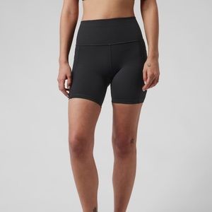 Athleta Salutation Stash Pocket II 7” Short Black